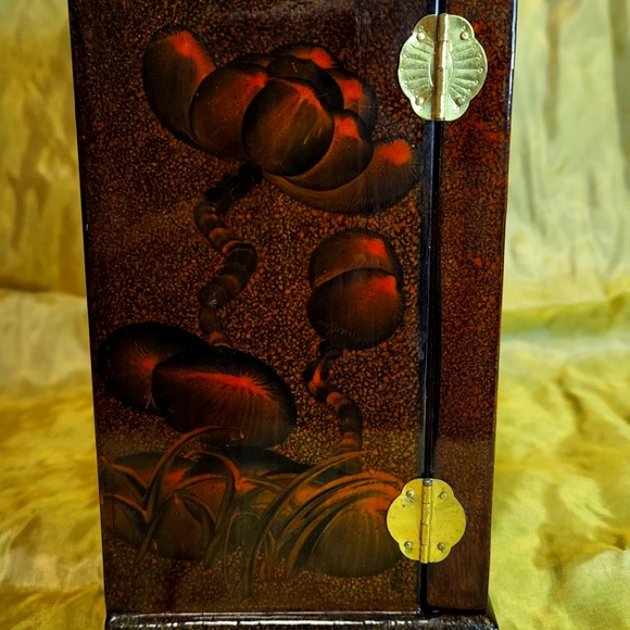 Vintage Chinese Lacquer Handcrafted Jewelry Box - Picture 2 of 7